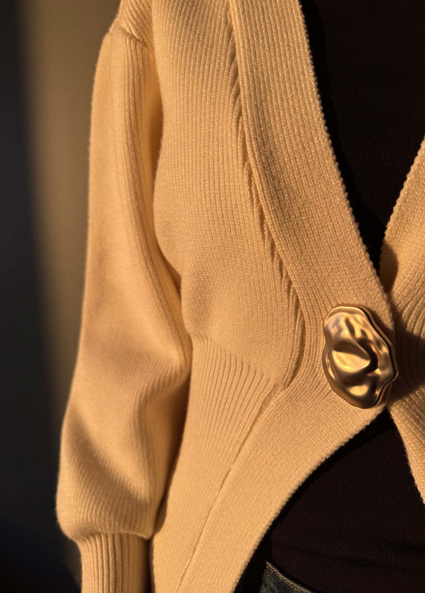 Chic V-Neck Cardigan (cream)