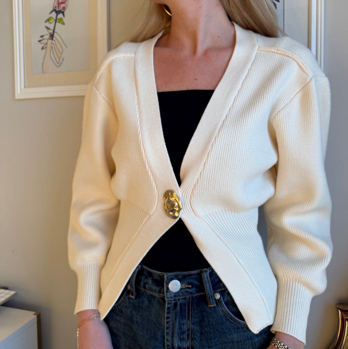 Chic V-Neck Cardigan (cream)